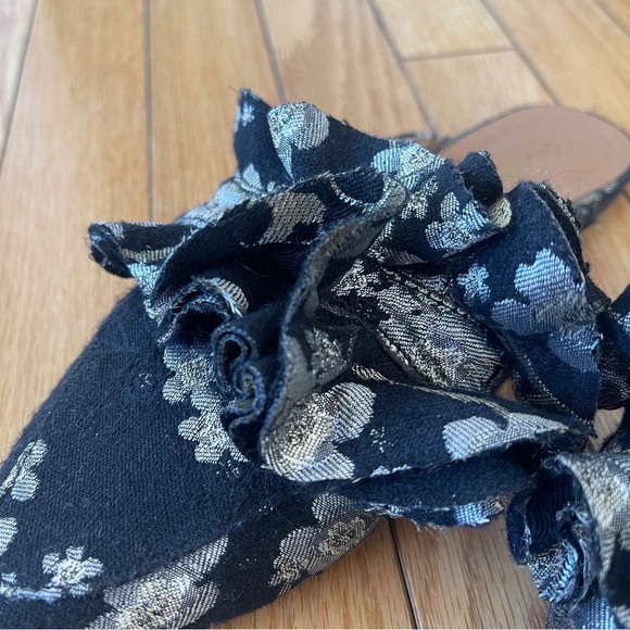 Qupid Black & Silver Brocade Bow Pointed Toe Mules - Picture 9 of 9